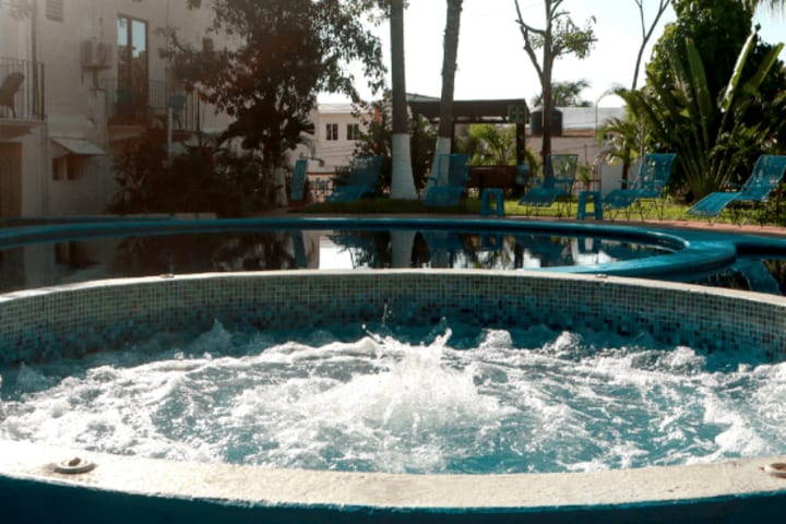 Piscina y jacuzzi