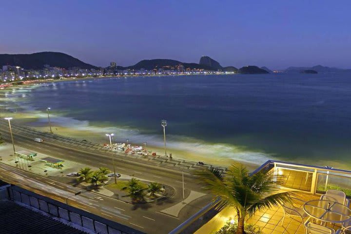 Disfruta de la vista desde la alberca del hotel Orla Copacabana