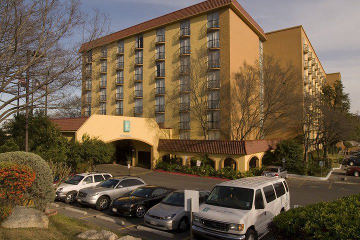 Estacionamiento en Embassy Suites Hotel San Antonio Northwest