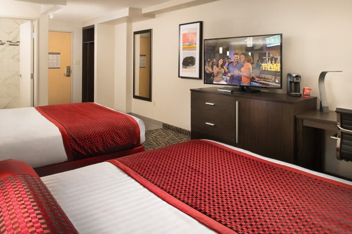 Guest rooms are equipped with cable TV