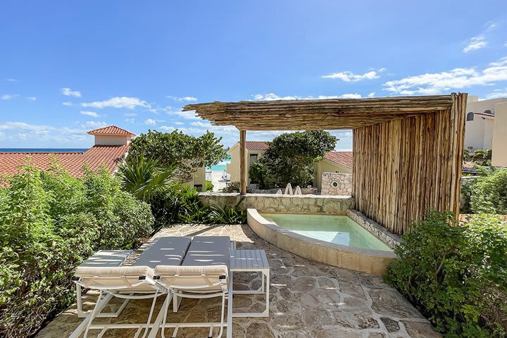 Plunge pool on the terrace