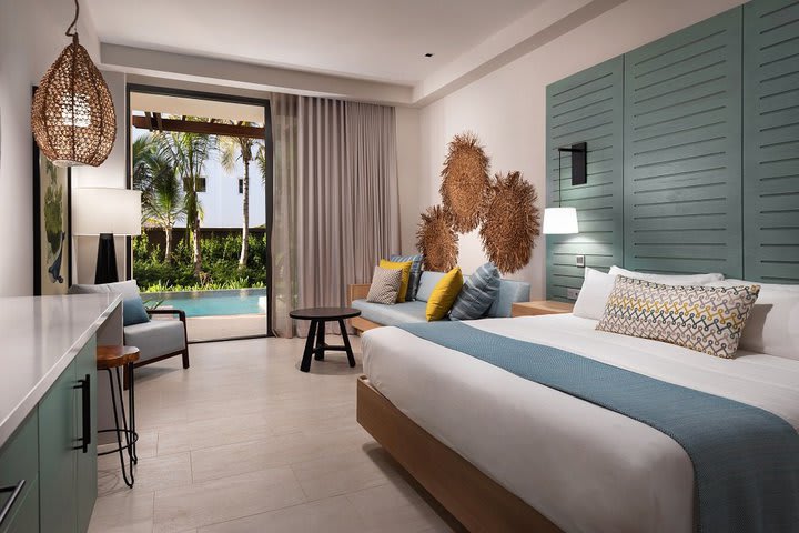 Unique junior suite Tropical swim-up