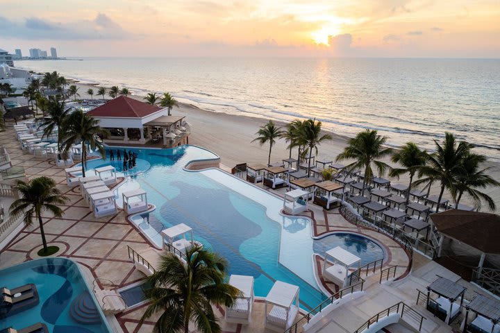 Piscina frente al mar