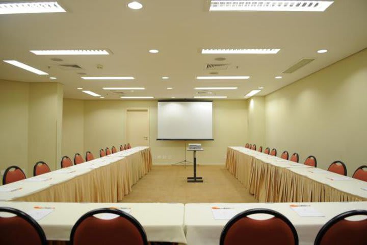 InterCity Premium Ibirapuera has conference facilities for 80 guests