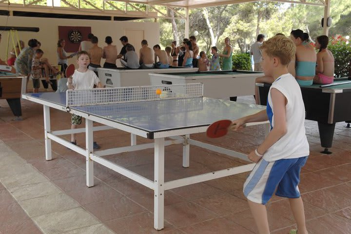 The Fiesta Tanit hotel in Sant Antoni de Portmany has ping-pong