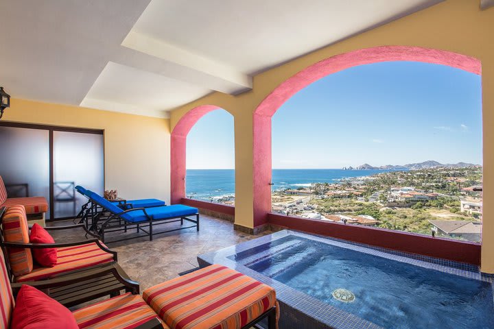 Encanto luxury suite has a small pool