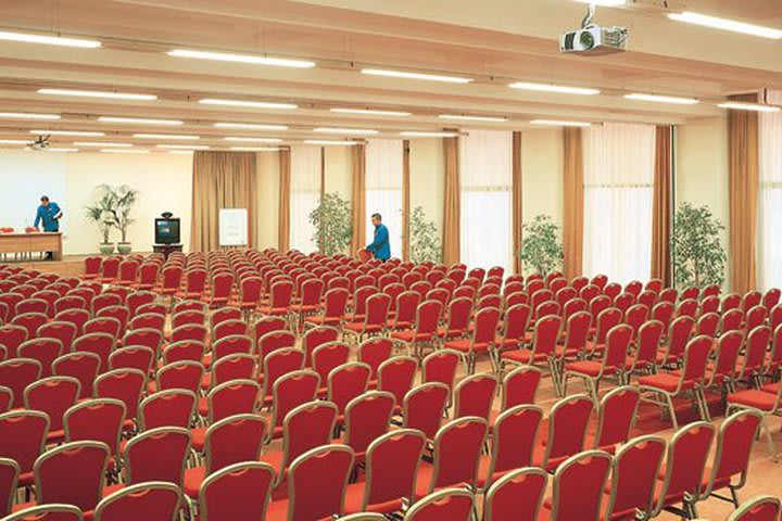 Organiza tus eventos en los salones del Atahotel en Roma