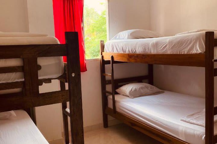 Dormitorio compartido para 4 personas con baño compartido