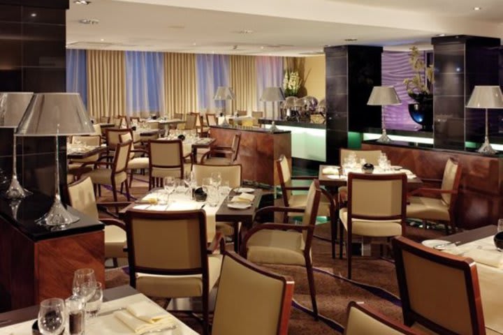 The restaurant at Crowne Plaza London - Ealing offers European cuisine