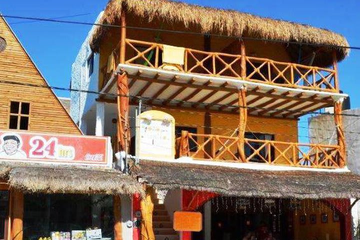 Frente de Casa Lupita, hotel en Holbox