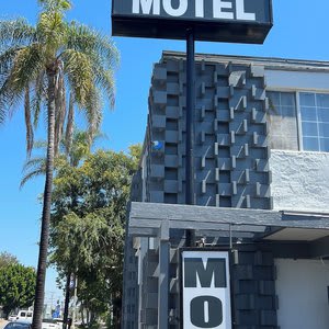 Sunshine Motel