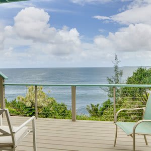 Hilo Home w/ Private Deck + Stunning Ocean Views!