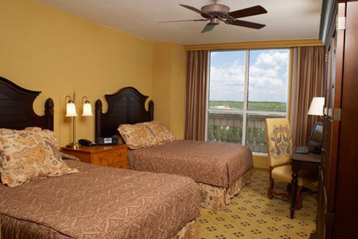 The Gaylord Palms Resort & Convention Center in Kissimmee offers 1,406 guest rooms