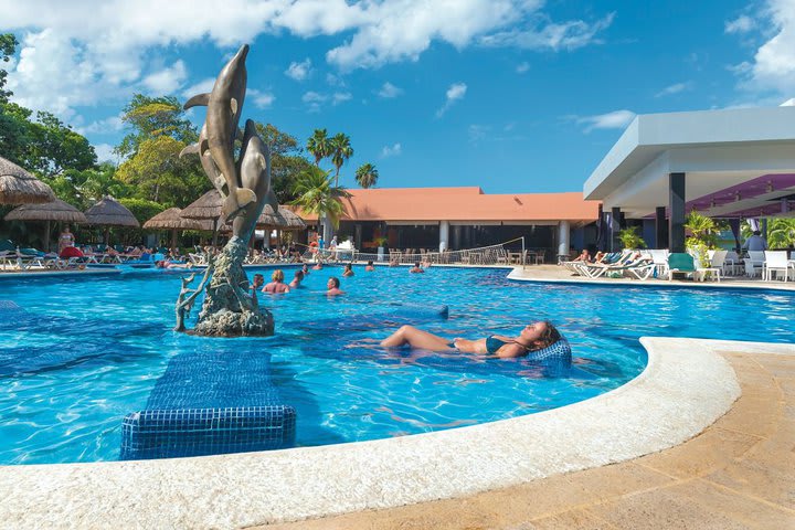 Disfrutando de la piscina