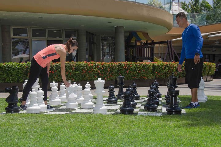 Giant chess