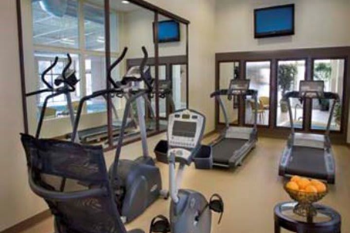 Gimnasio del hotel Days en Toronto