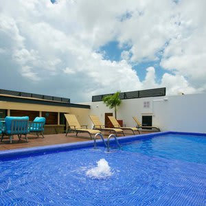 Modern Sleek 2 BR Close to Beach Paradise