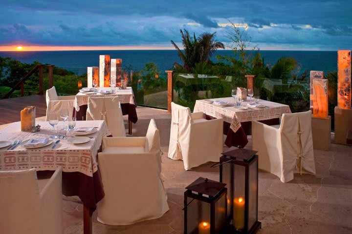 Disfruta una cena en el restaurante Observatorio en Imanta Resort, Punta Mita