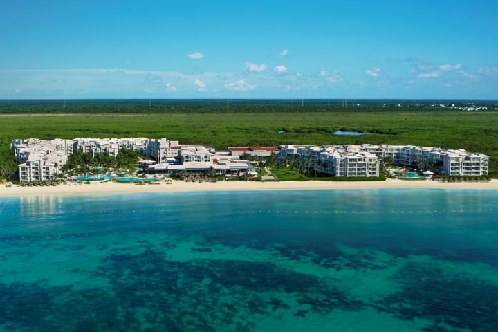 Vista aérea del hotel