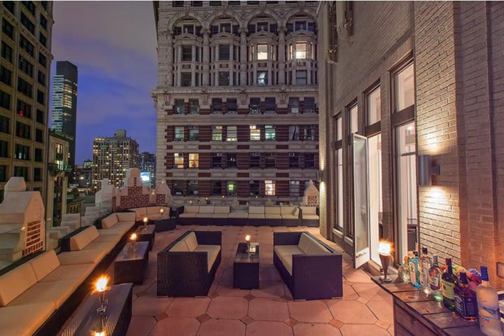 Terraza del restaurante Toshi's en el hotel Flatiron en Nueva York