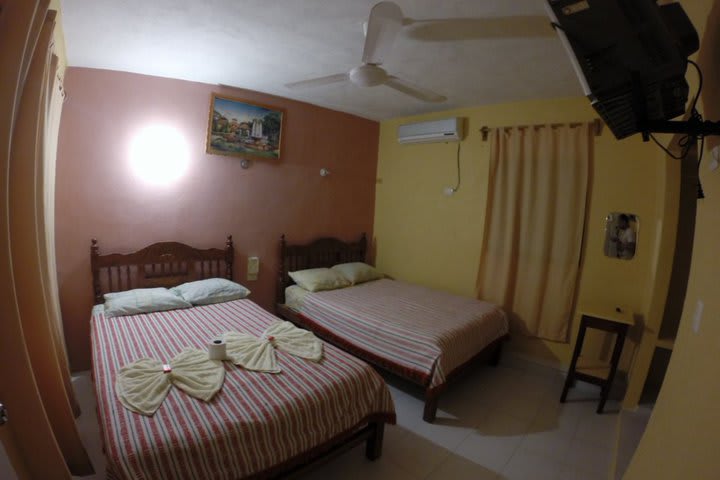 Guest room with two beds at Hotel Los Arcos on the island of Holbox