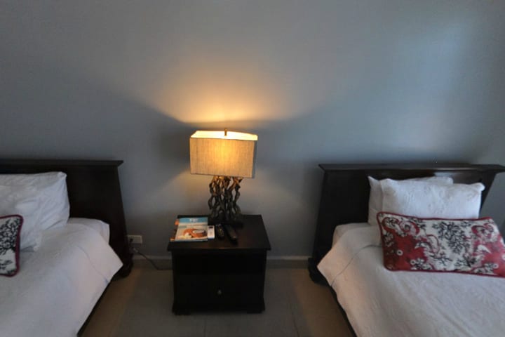 Twin guest room at the Shelter Bay Marina hotel in Colon