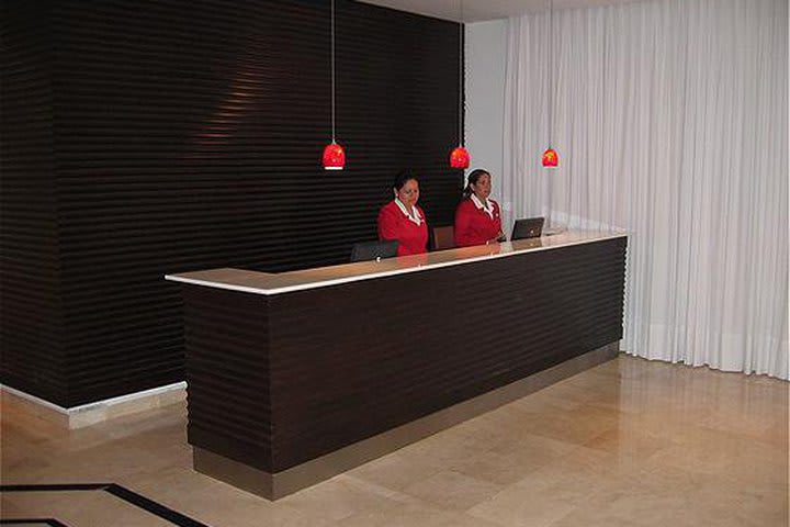 Recepción del Radisson Hotel San Isidro en Lima