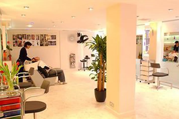 Contrasti Beauty Salon at Hilton Metropole, hotel in London