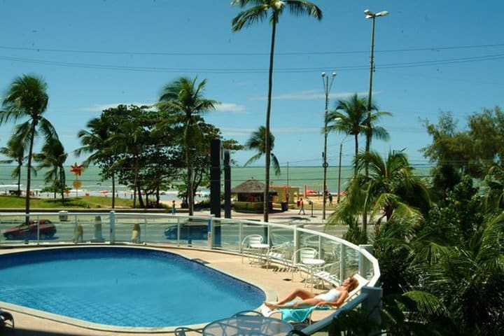 Alberca de Beach Class Suites, hotel en Recife