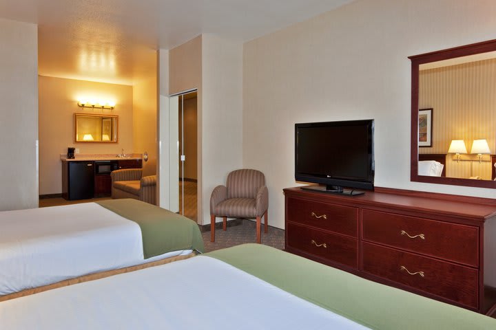 Guest rooms at the Holiday Inn Express Henderson in Las Vegas have a flat-screen TV