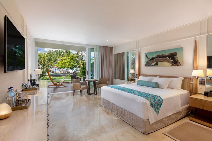 Img - Superior Walk-Out Suite