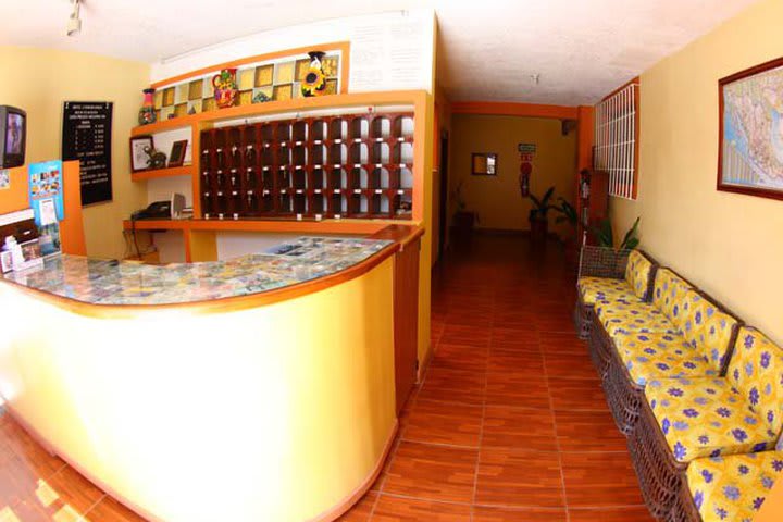 Lobby y recepción del Hotel Casablanca en Puerto Escondido