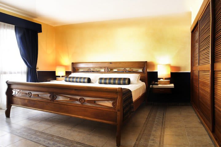 Superior Room King Size Bed with Buffet Breakfast and Spa Access