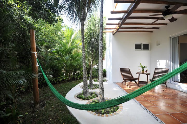 Terraza de una habitación con vista al jardín