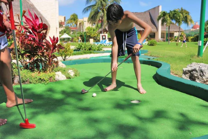 Miniature golf