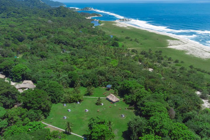 Vista aérea del hotel