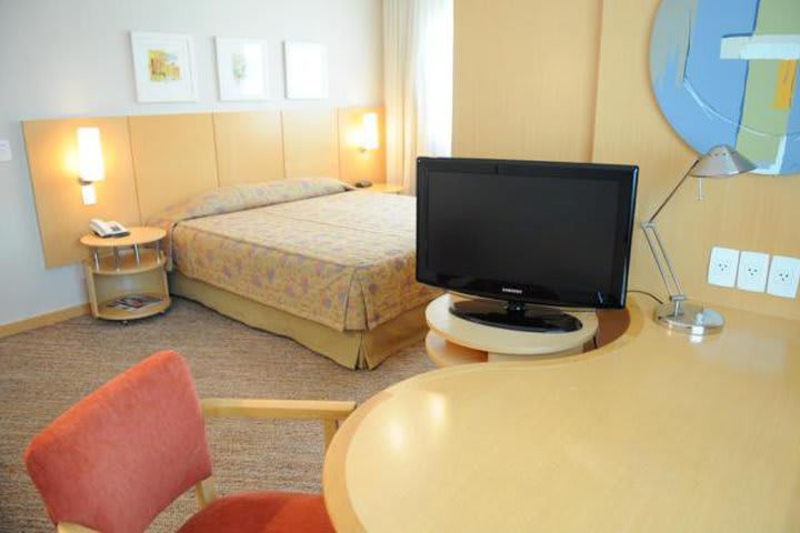 Standard guest room at the InterCity Premium Ibirapuera hotel