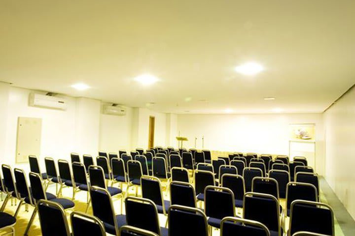 You can carry out conferences at the Villa da Praia hotel