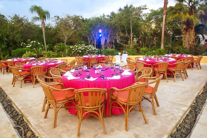 La propiedad tiene áreas al aire libre para realizar eventos