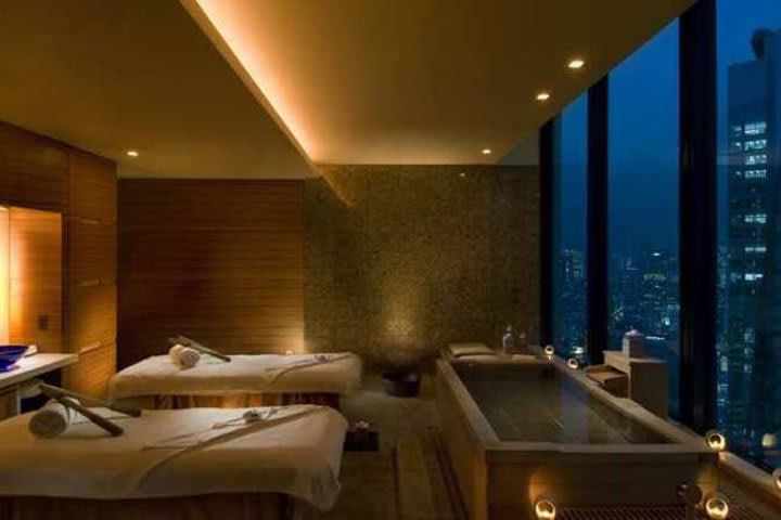 El spa del hotel Conrad en Tokio ofrece masajes y tratamientos de belleza