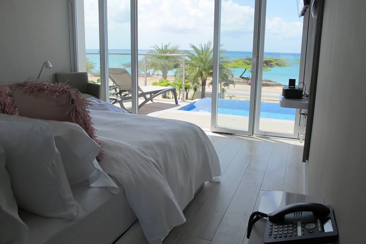 Master King Ocean View Suite with an Extra Room and Semi Private Infinity Pool