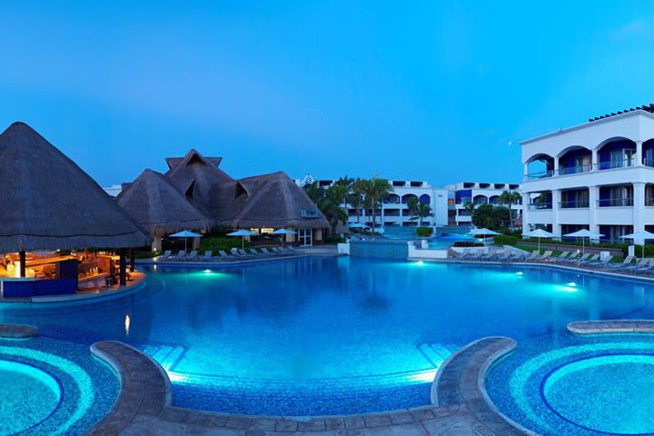 Pool with outdoor Jacuzzis