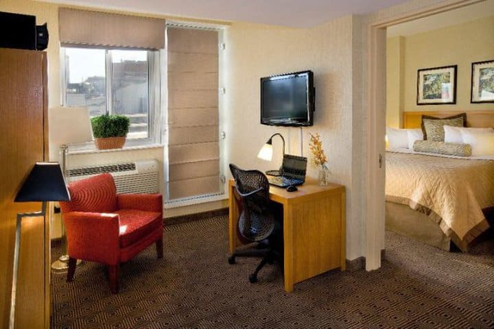 Las habitaciones del hotel Wyndham Garden Chelsea West tienen internet inalámbrico