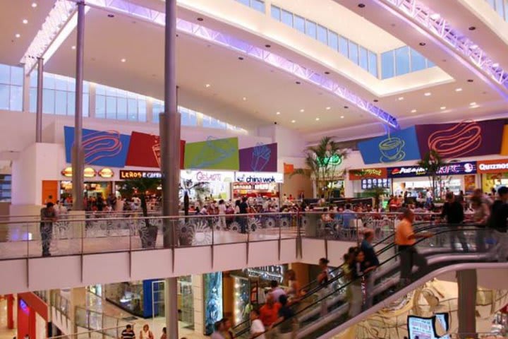 Interior del centro comercial