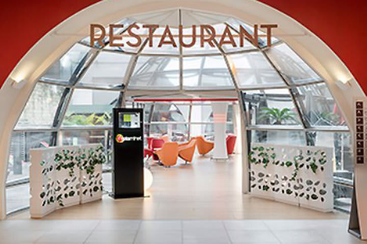 El restaurante del hotel de negocios Ibis Paris  Cambronne 15ème tiene una terraza