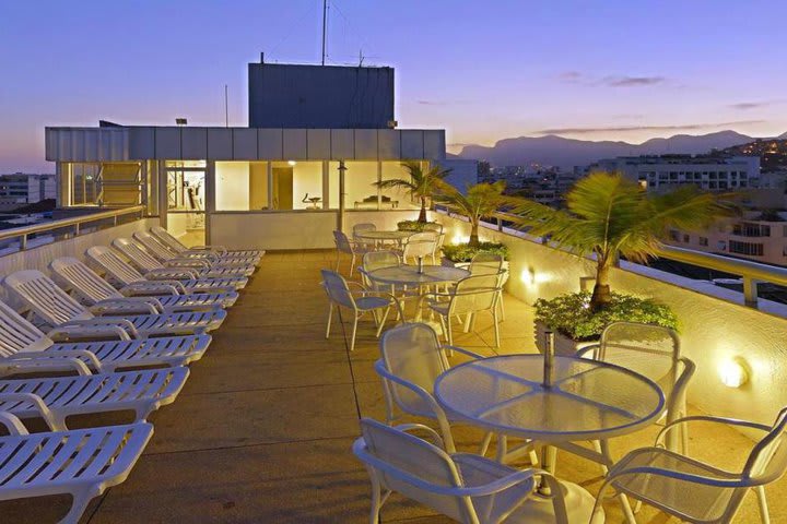 Hotel Orla Copacabana tiene un solárium