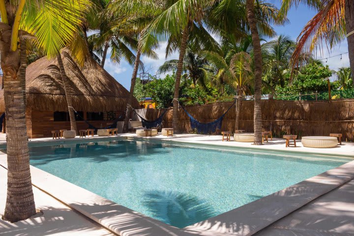 Vista de la piscina al aire libre