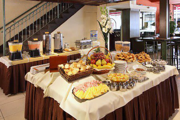 BA Central Hotel en Buenos Aires ofrece un buffet cada mañana