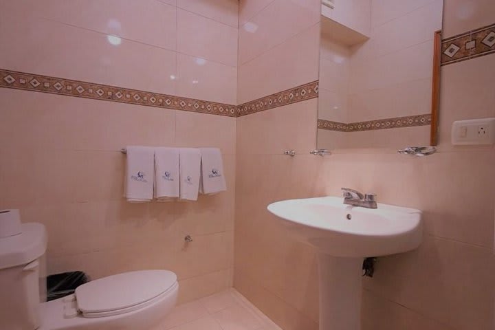 Baño de una habitación doble