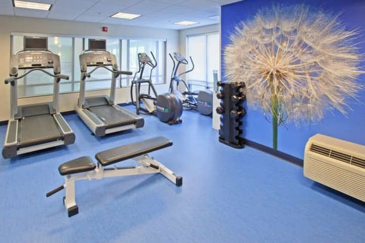 Facilities at SpringHill Suites by Marriott Chicago Schaumburg include a fitness center